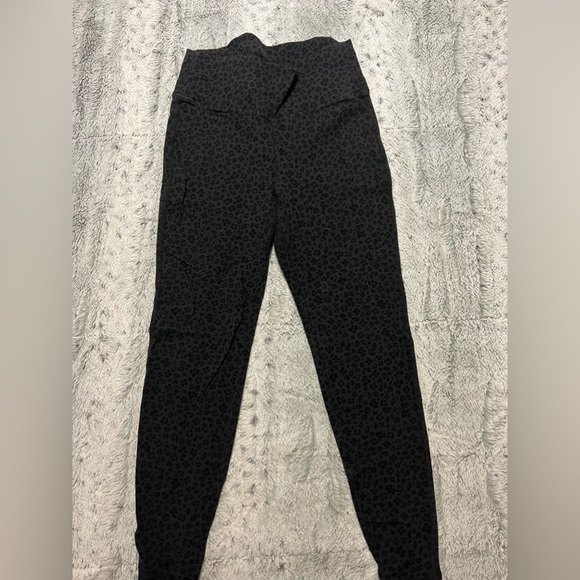 4 OLD NAVY Leggings… yes. 4! Medium - Picture 9 of 12